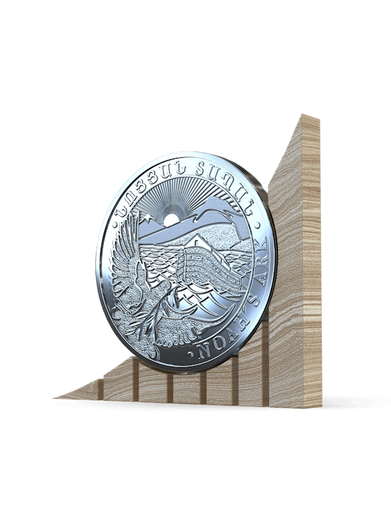Vor dem goldenen Golden Gates Logo, ist die Rückseite der Silbermünze Arche Noah zu sehen. Sie zeigt die Arche inmitten unruhiger Wellen, während eine Taube mit einem Lorbeerzweig im Schnabel zum Boot fliegt. In Silber im Sparplan oder als Einmalanlage investieren, bei Golden Gates.
