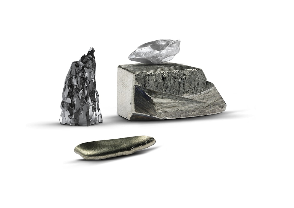 In der Mitte dieses Bildes sind zwei Technologiemetalle und zwei Seltene Erden abgebildet, aus den Golden Gates Sparplänen.