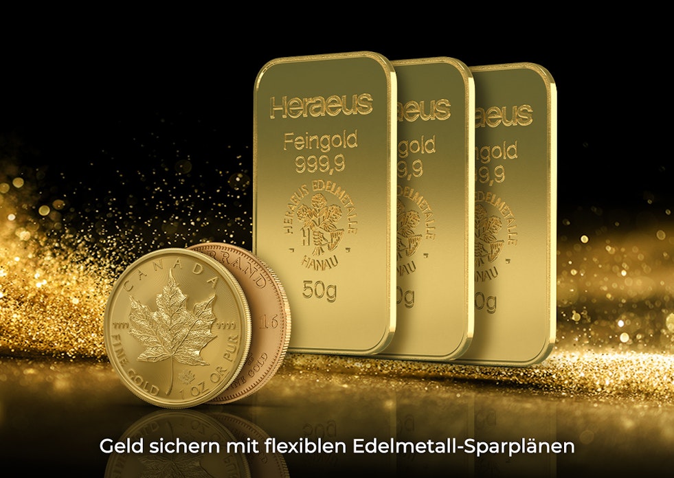Ein schwarzer Hintergrund, auf dem Boden schwebt Goldstaub, davor sind drei Goldbarren und zwei Goldmünzen abgebildet. Unten im Bild steht "Geld sichern mit flexiblen Edelmetall-Sparplänen". Golden Gates Anerkannter Edelmetallhändler.